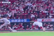 【GIF】昨日の「阪神×広島」のリクエストシーン、誤審ではないかと話題に…
