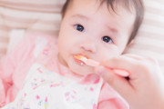離乳食を「もったいないから」と無理に7カ月の息子に食べさせ、ミルクの量も少なめに作って足していくケチな嫁。子供のことまで「もったいない」基準で考えるなよ…