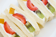 フルツと生クリームが入ったサンドイッチの需要
