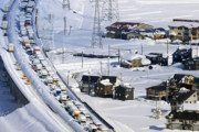 海外「日本で大雪と渋滞によって1000台の車が一晩立ち往生になったようだ」