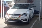 新車が10秒で・・・。納車式で祝ってもらう直ぐそばから横転してしまうVWポロが悲しいｗｗｗ
