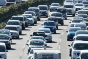 国交省「高速道路の渋滞を減らしたい。混雑時は料金を高くしよう」