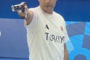 【パリ五輪】射撃で特殊な装備をせずその辺のおっさんみたいな格好で参加したトルコ選手が銀メダル