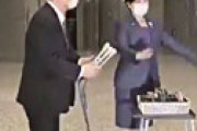 【動画】 友近のネタっぽい感じの小池百合子知事を捉えた動画が話題にｗｗ