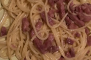 腹ぺこワイ、家庭的なパスタを作る