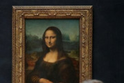 名画「モナリザ」環境活動家2人にスープをかけられてしまう…また破壊活動してる