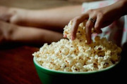 ポップコーンのコスパに気づいた者だけど､自作して食うようになってから食費浮いてワロタ