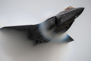 問題の多いステルス戦闘機「F-35」の負担軽減のための新機種をアメリカ空軍が検討中！