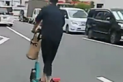【動画】電動キックボードに乗ってた男性､突然死にかける