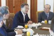 チュサッパはそうするしかないわな　～　【韓国】文大統領「北朝鮮に失望したが、忍耐しながら方法を模索するしかない」　ネチズン発狂