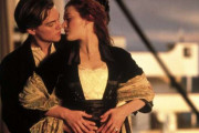 「タイタニック」英女優がディカプリオとの「船首キスシーン」振り返る　「めちゃくちゃだった」