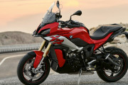 BMWから大型二輪モデル「S1000XR」登場　快適性とスポーティーな走りを備えた新型アドベンチャー