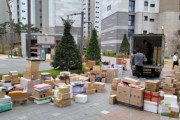 韓国の宅配業者「マンションの敷地内に入れないので正門前に置いていきます」山積みにされた宅配荷物…なぜ？＝韓国の反応