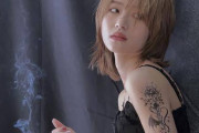 元乃木坂４６・若月佑美、タトゥー×たばこでクールに！作品集のオフショが「目の保養」「めっちゃいい」「美しい」