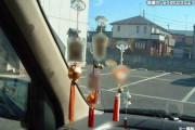 【知ってました？】車のフロントガラスに交通安全のお守りを付けてはいけない理由