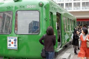 【画像】渋谷駅のハチ公前の鉄道車両「青ガエル」が秋田へ引っ越し！駅利用者たちからは悲しみの声も
