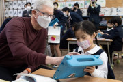 【画像】Apple社長、熊本の小学校に降臨ｗｗｗ