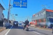 【動画】埼玉の国道で怪しい動きをしていたスクーター乗りが死にかける恐怖映像。