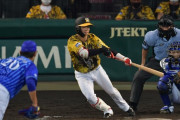 阪神・中野　巧妙セーフティーで１０試合連続安打「雰囲気が悪かったので変えようと」