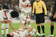 チェイス・アンリ出場試合でファンが緊急搬送…シュトゥットガルト監督は「ファンが一番大事」