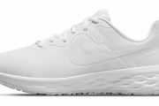 【真っ白】Nike Revolution 6 Next Natureが60%OFFクーポンで2,640円送料無料に！