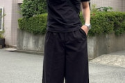 夏みたいな暑い日に黒の服着てる奴ってなんなの？黒色は光を吸収するって知らないの？