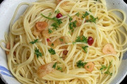 ヤマザキマリ「イタリアでは一生分の貧乏を体験させられた。よく食べていたパスタが、日本の高級イタリアンで1500円で振舞われていて…」ペペロンチーノ。あだ名は素パスタ。