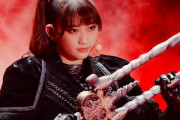 BABYMETAL RETURNSのDivine Attackのビデオ　“すぅのポーズがロックスターみたいだ”　【海外の反応】