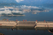 「三峡ダムは原爆が命中しても壊れない」と中国専門家　仏メディアが伝える