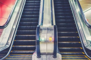 【動画】名古屋のエスカレーター、歩行禁止の警告音が怖すぎて炎上ｗｗｗｗｗｗ