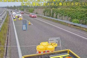 【爆笑】車の運転支援機能で工事現場に突っ込む事故が多発ｗｗｗｗｗｗｗｗｗｗ