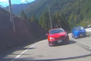 山梨県でシャア専用オーリスに殺されかけたバイク乗りの車載動画が話題に。