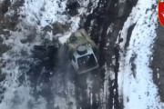 ロシア軍の民生車両、ぬかるみにはまりドローンの餌食に…ウクライナに泥濘期到来！