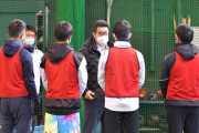 カープ佐々岡監督が新人合同自主トレを視察！ルーキー7選手にエール