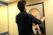 プーチン大統領の肖像画をエレベーターに飾ってロシア国民の本音を隠し撮りした結果ｗｗｗｗｗ