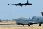 韓国に米国製の無人偵察機グローバルホークが到着、導入4機のうちの1号機…北朝鮮の動向監視を強化！