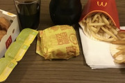 ワイ、深夜にマクドを食う
