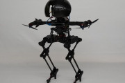 驚異的なバランス感覚を持つ「飛行可能な二足歩行ロボット」が開発される…米カ工科大学！