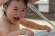 子どもが数日前からシャワー怖がって全然ダメになってしまった。おそらく原因は…