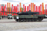 めちゃめちゃキレイなレオパルド2戦車がモスクワのビクトリーパークに到着…鹵獲した戦利品を展示！