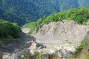 遭難で餓死した人、山道から500メートルくらいのとこさ迷ってた形跡あったとかよくあるらしい←これ