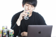 在宅勤務をしている人のうち3割が飲酒しながら仕事をしていることが判明