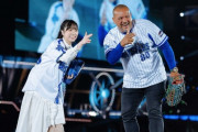 ハマスタで一足早く始球式！？　「日向坂46」の4周年公演でDeNA前監督ラミレス氏がサプライズ登場