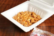 納豆にからし入れるやん？