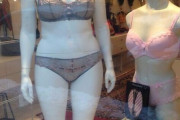 【画像】下着の平均的な女性の体型を再現した下着のマネキンが話題にｗｗｗｗｗｗｗｗｗｗ