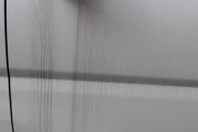 車の汚れで、雨降った後黒い線がだらだら垂れるような汚れ