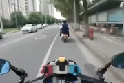 【事故】さすがにこのバイク乗りあほすぎない？ｗｗｗｗ