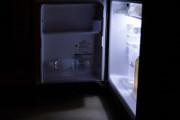 【悲報】清掃業者さん、アパート空き室の冷蔵庫からとんでもない酷しいものを発見してしまった模様・・・