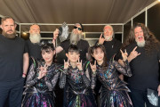 【海外】BABYMETALとメシュガーのバックステージショット