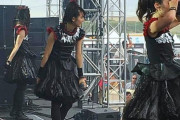 BABYMETALはどうしてオーディエンスに英語で呼びかけるの？　【海外の反応】